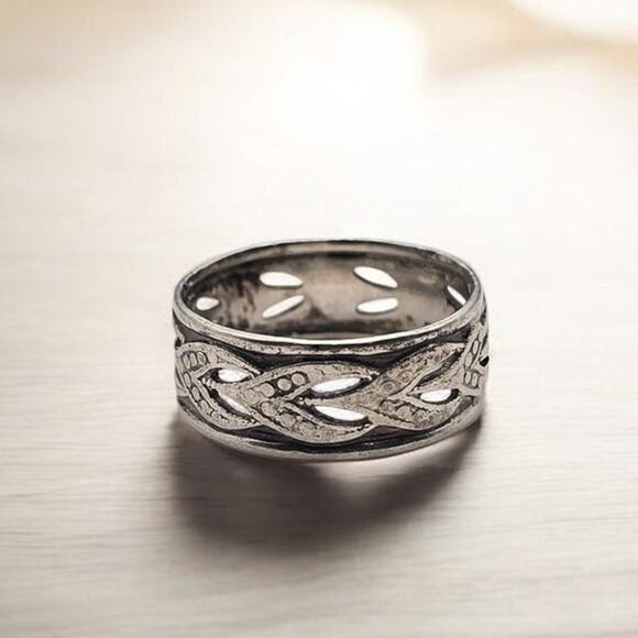 Source Unknown Jewelry - Twisted Scrollwork Ring Size 9 Sterling Silver – Celtic Inspired Band